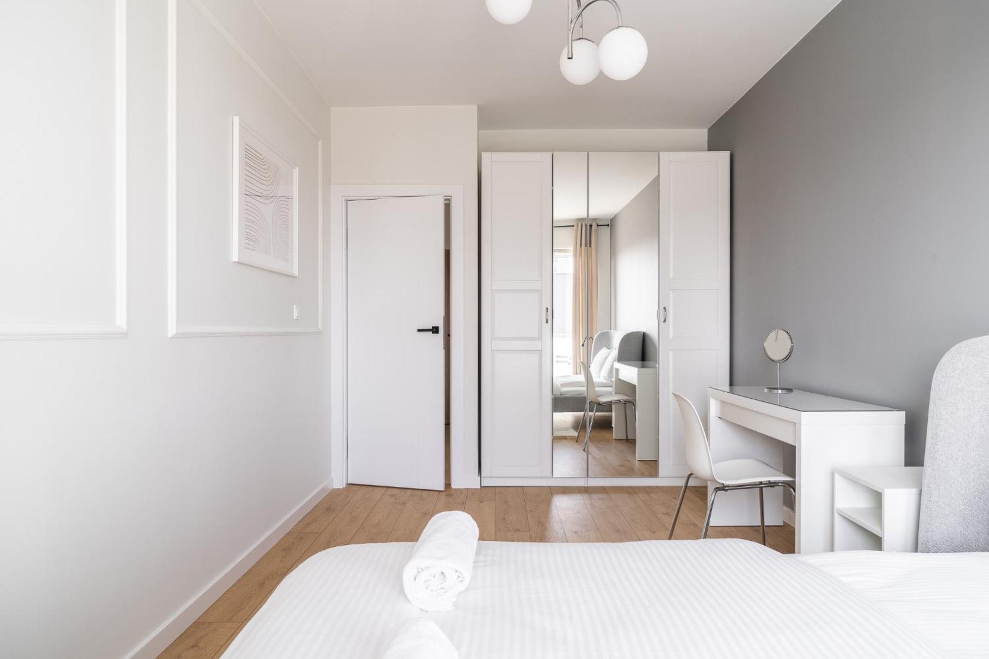 Rentplanet - Quorum Apartment